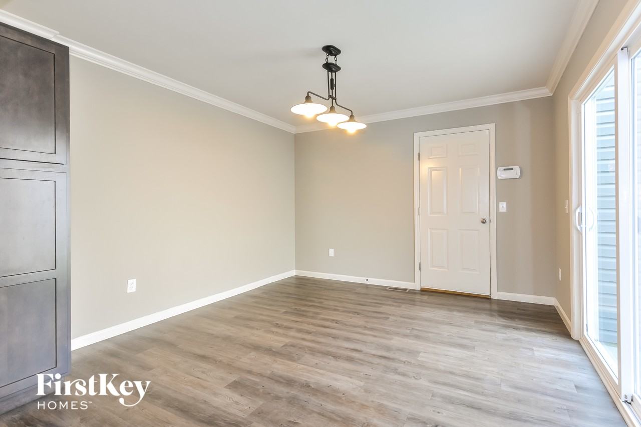 1007 Carpathian Dr - Photo 5 of 15