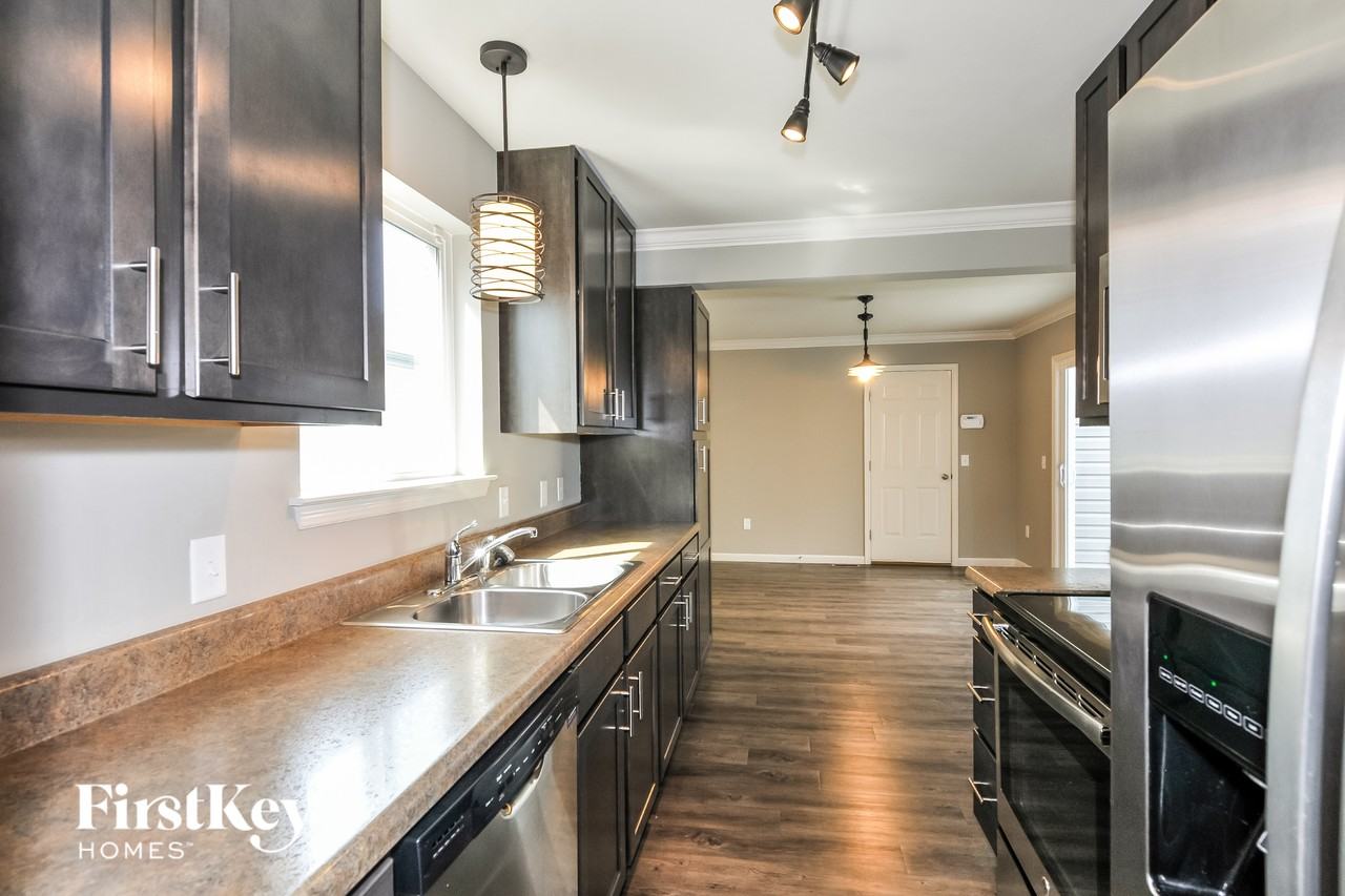 1007 Carpathian Dr - Photo 6 of 15