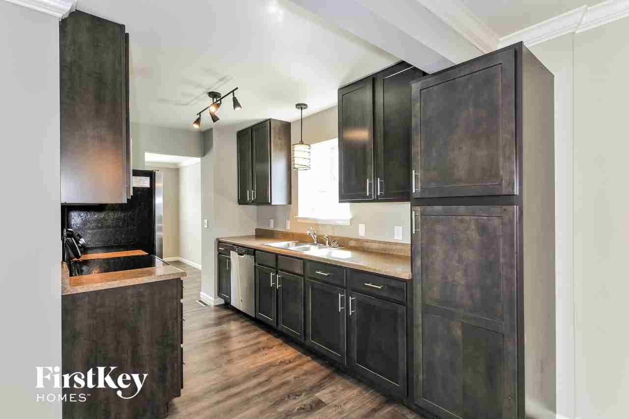 1007 Carpathian Dr - Photo 7 of 15