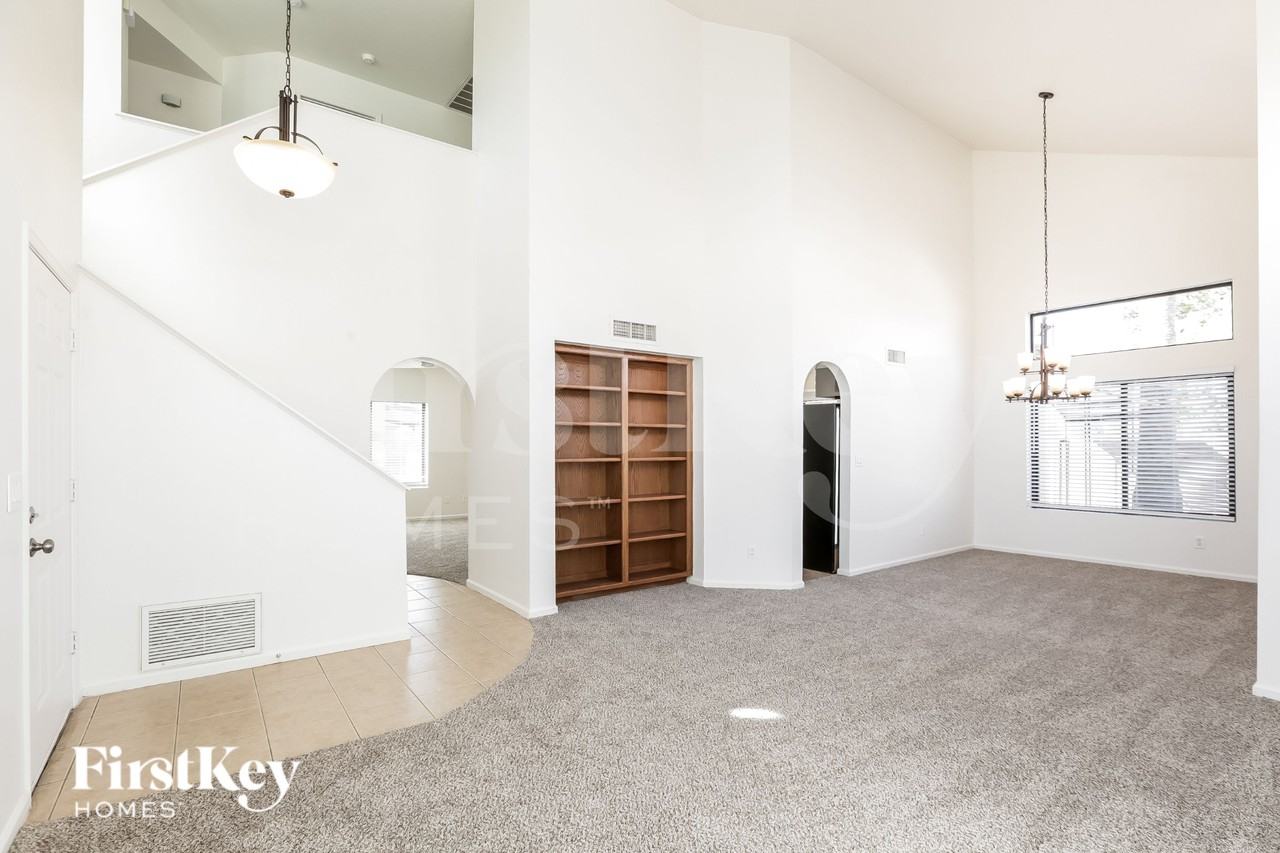 6512 N 85th Ave - Photo 4 of 16