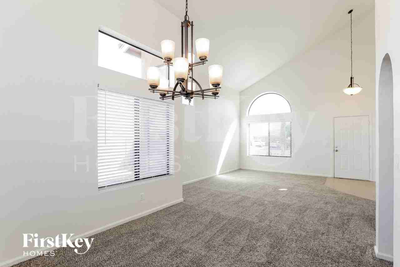6512 N 85th Ave - Photo 6 of 16