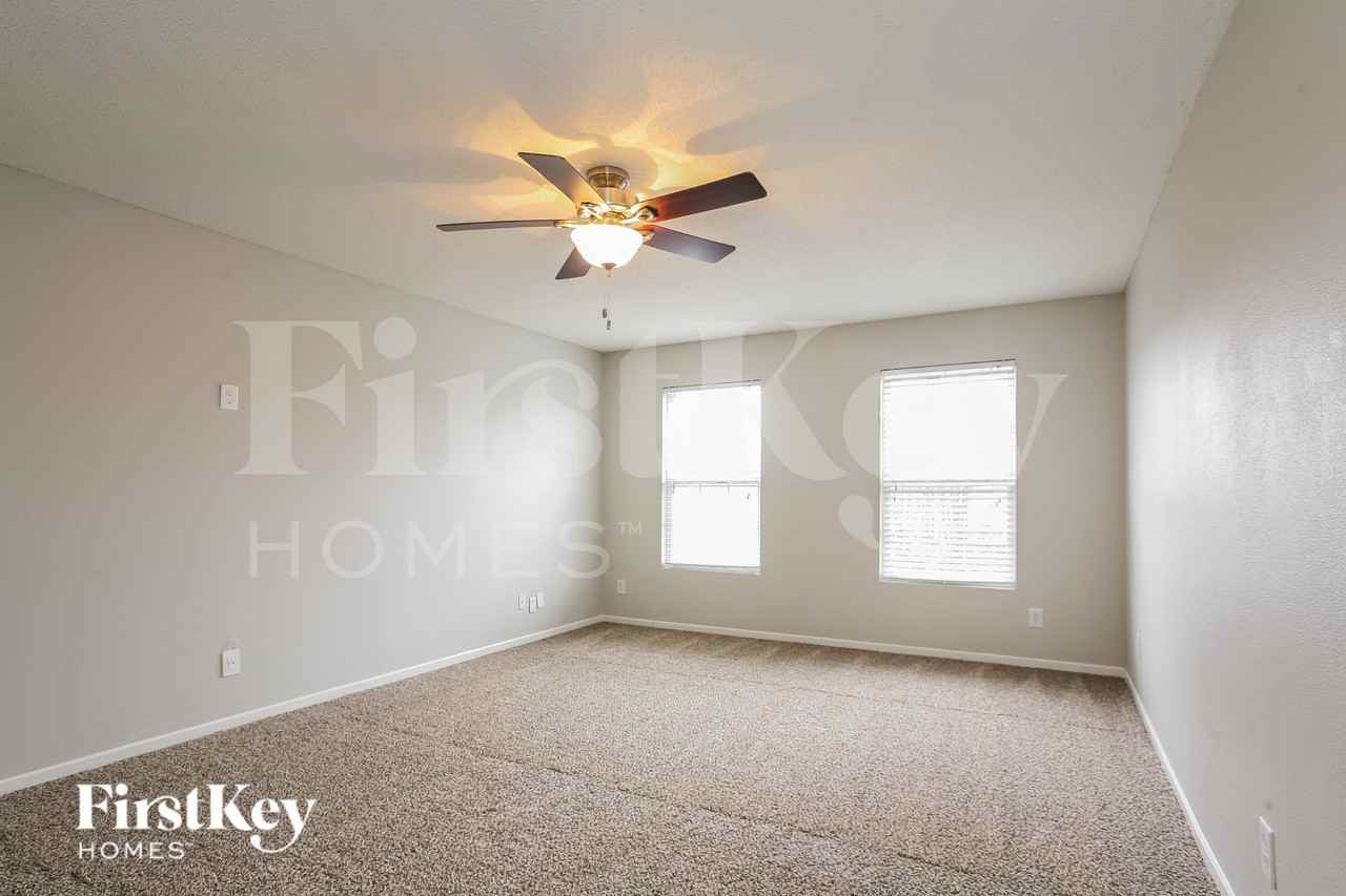 12127 Maize Dr - Photo 4 of 16