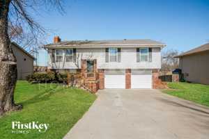 featured image of 8418 Nw 68th St