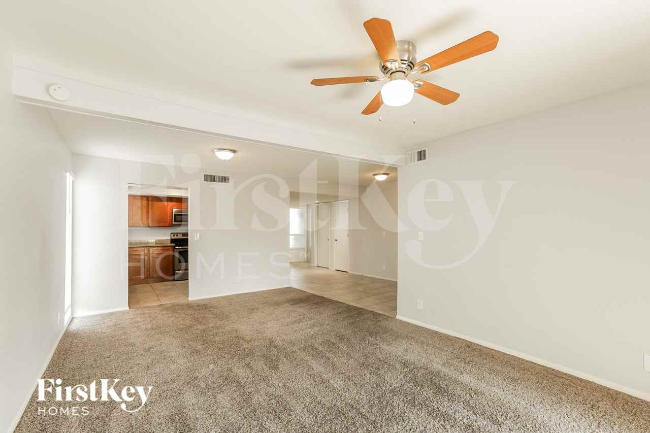 9631 N 35th Dr - Photo 3 of 18