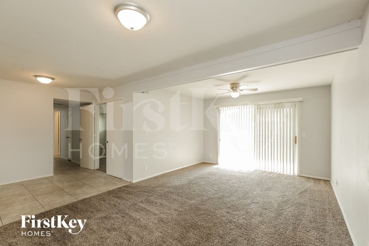 9631 N 35th Dr - Photo 5 of 18