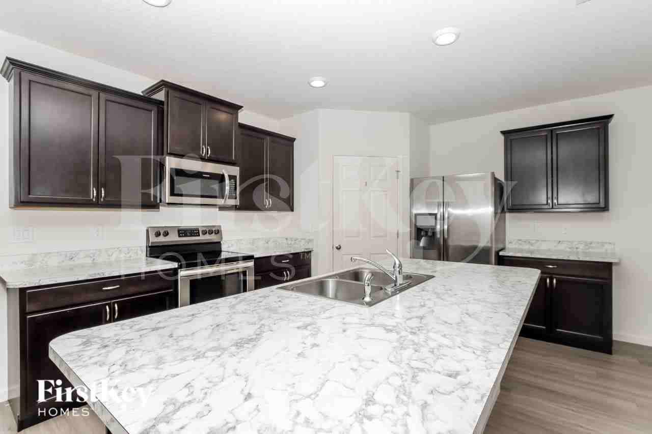 915 Newton Cir - Photo 7 of 16