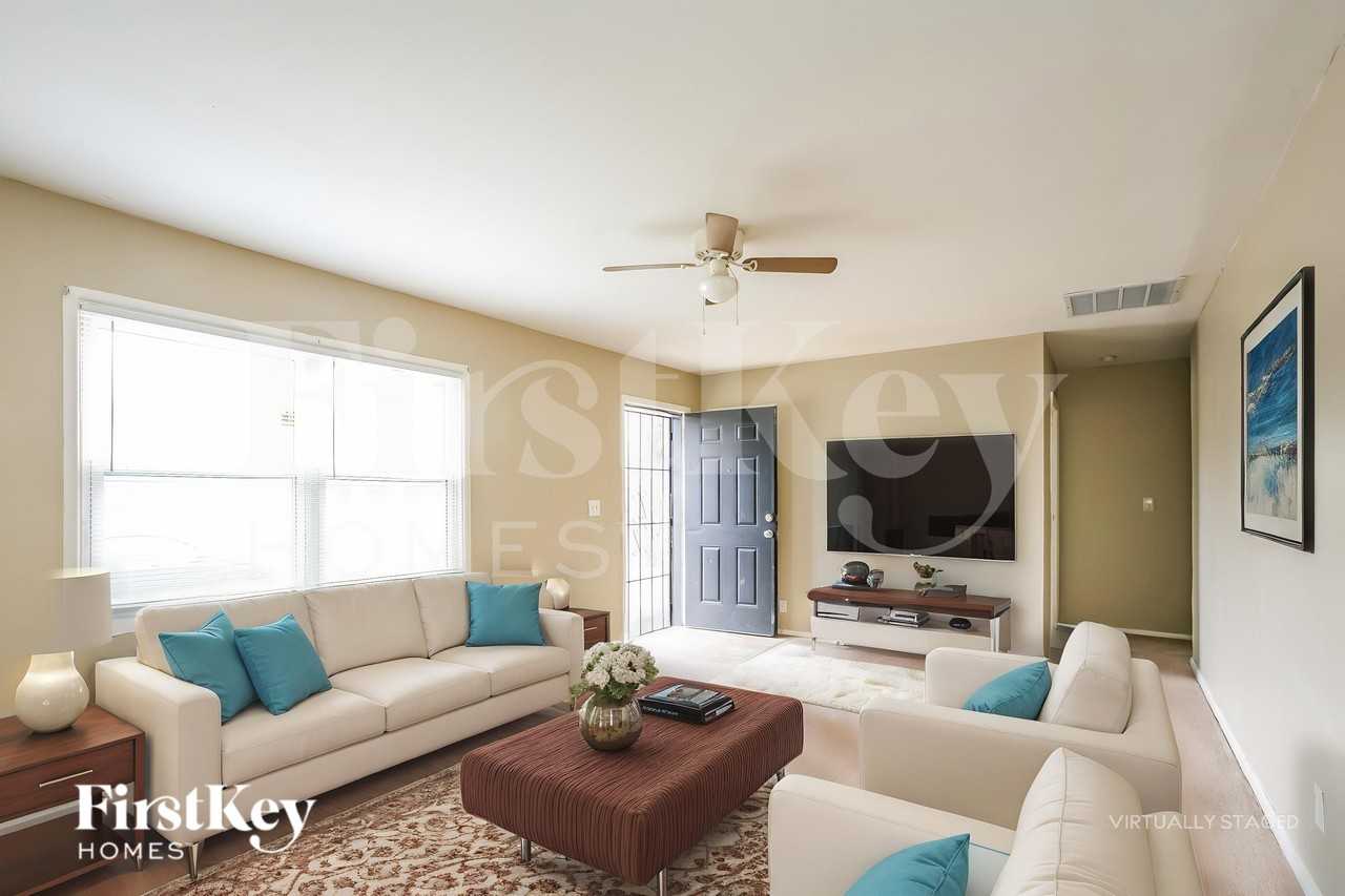 8738 Montery Rd - Photo 4 of 18