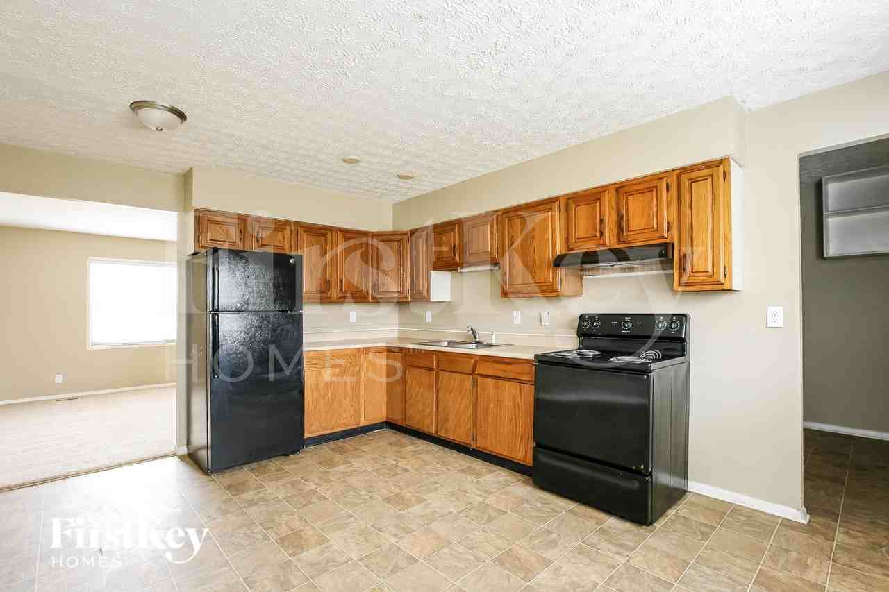 8738 Montery Rd - Photo 7 of 18