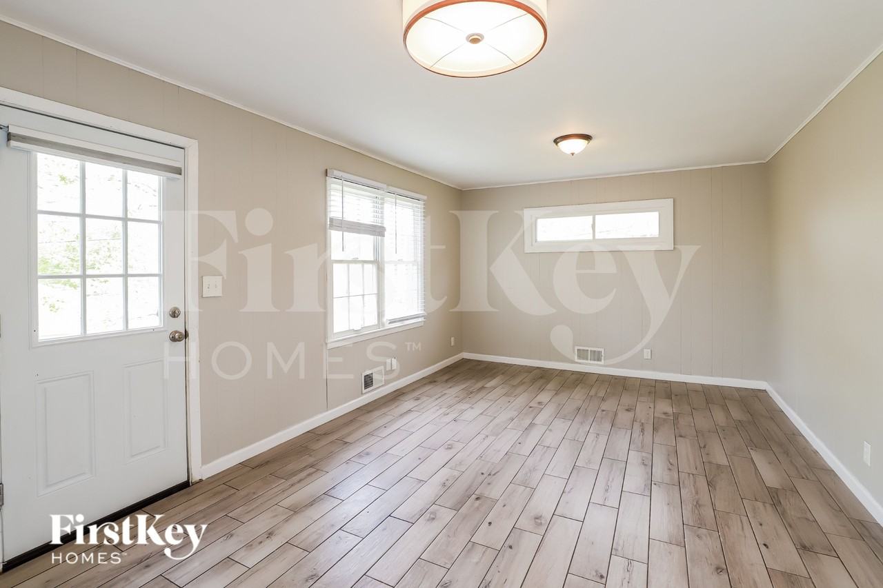 8712 Marty Ln - Photo 6 of 19