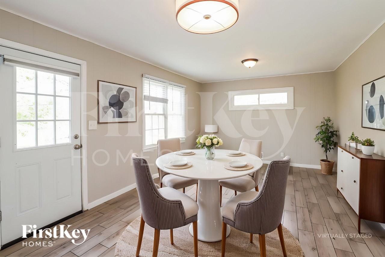 8712 Marty Ln - Photo 7 of 19