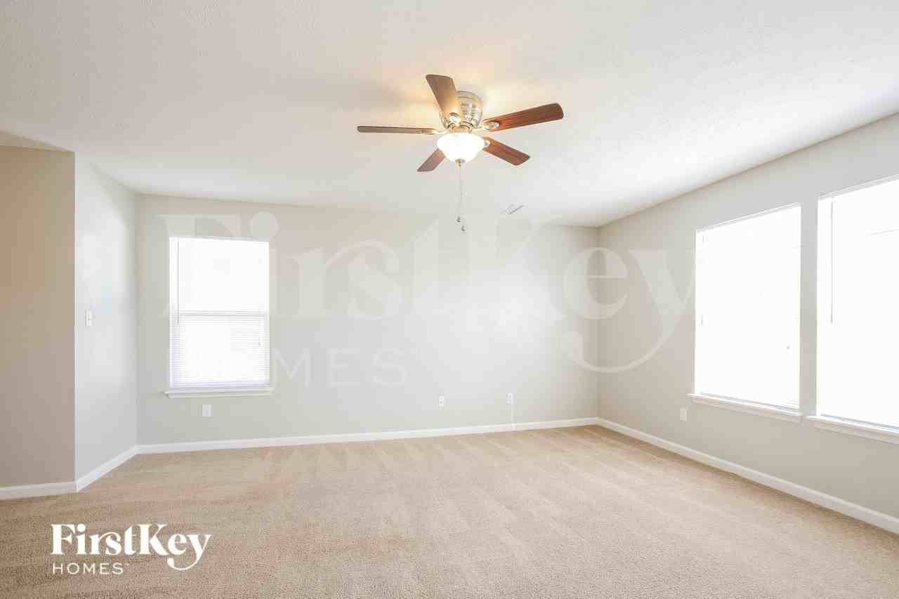 8107 Grove Berry Way - Photo 4 of 16