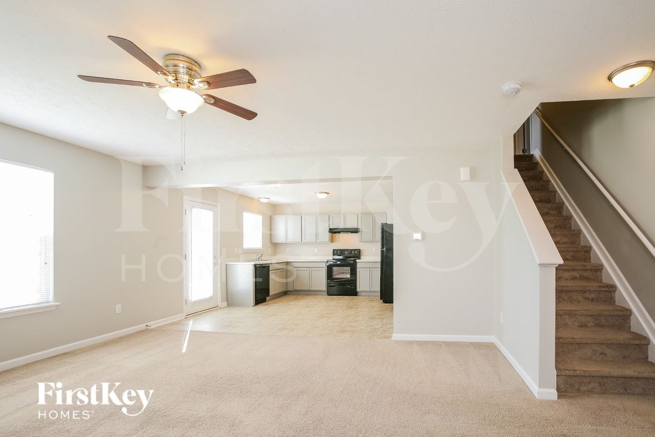 8107 Grove Berry Way - Photo 5 of 16