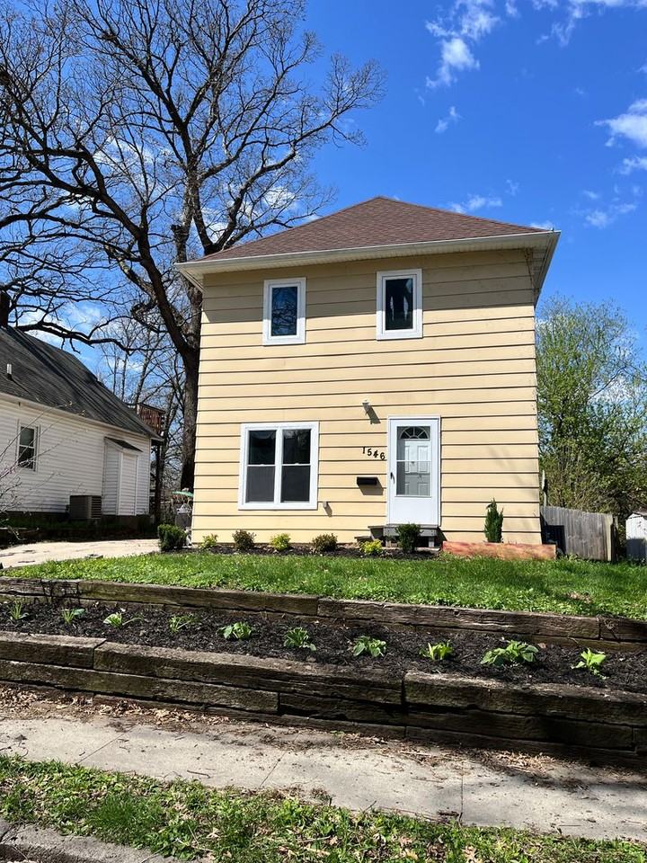 1546 33rd St - Photo 3 of 46