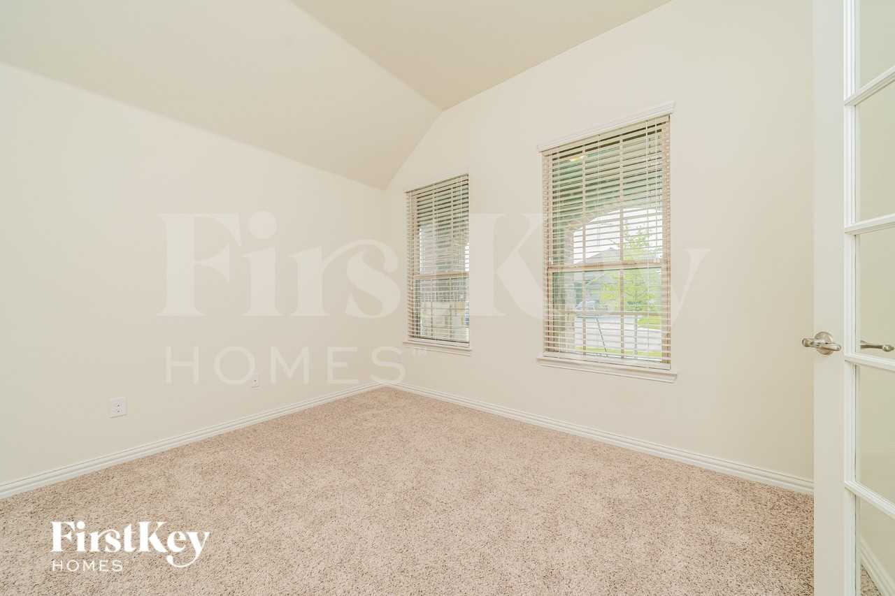 805 Joaquin Way - Photo 6 of 16