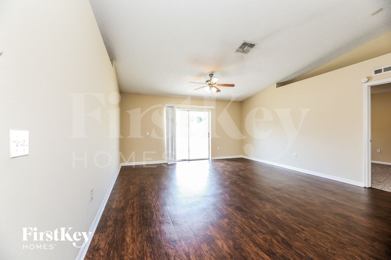 7395 Edenfield Park Rd - Photo 3 of 19