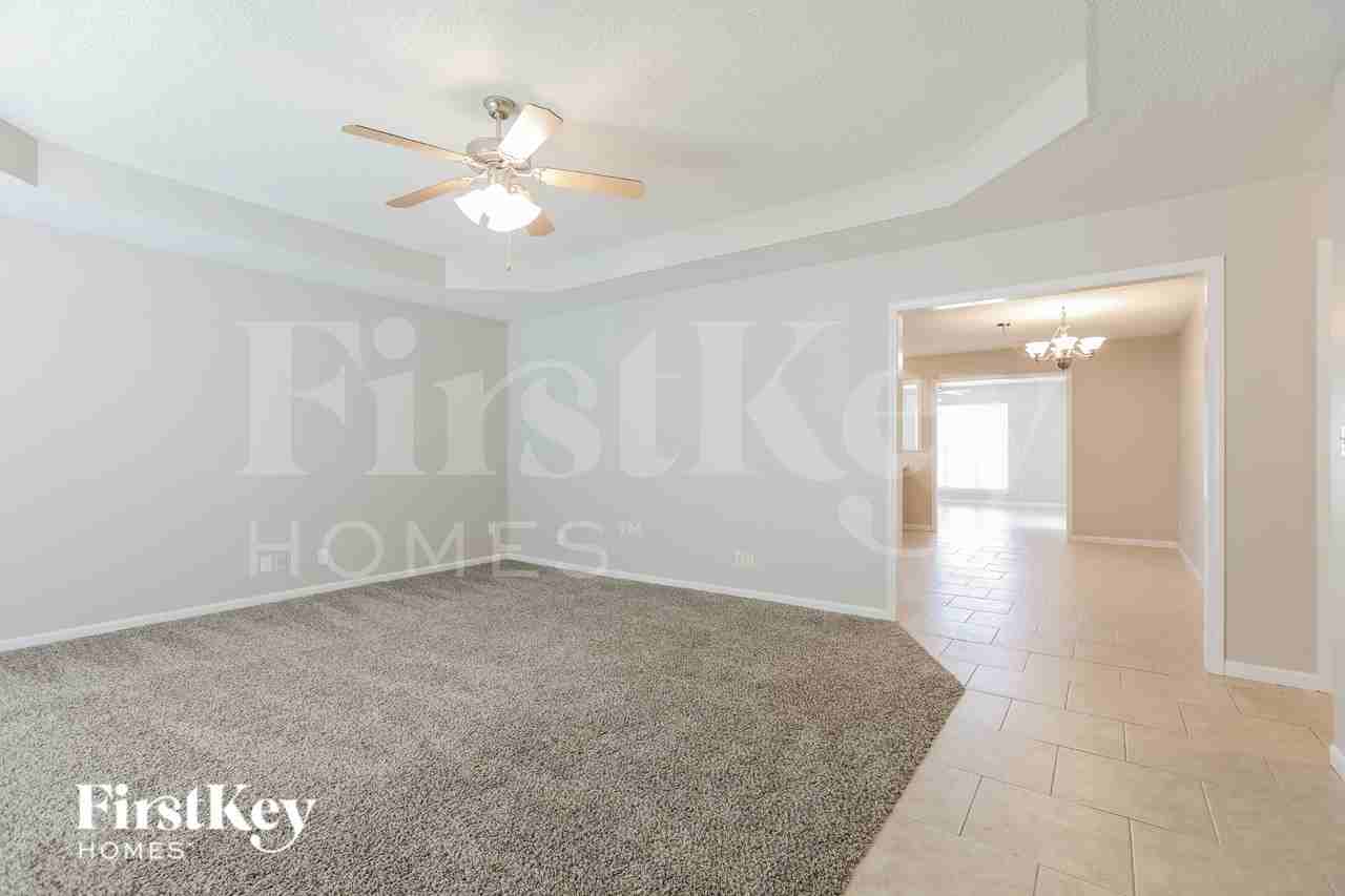 724 Bristol Dr - Photo 5 of 16