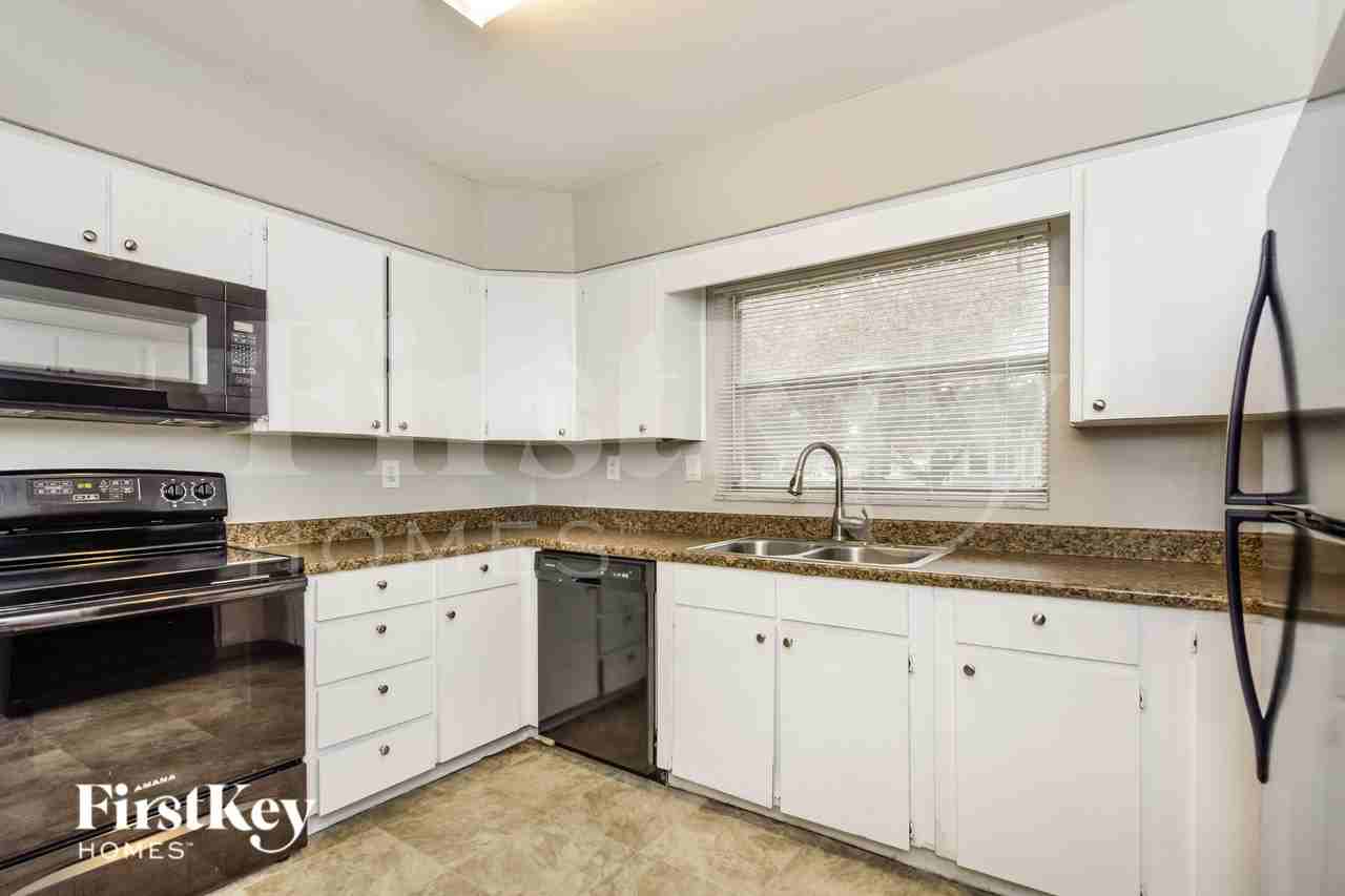 719 W Ohio Ave - Photo 6 of 18