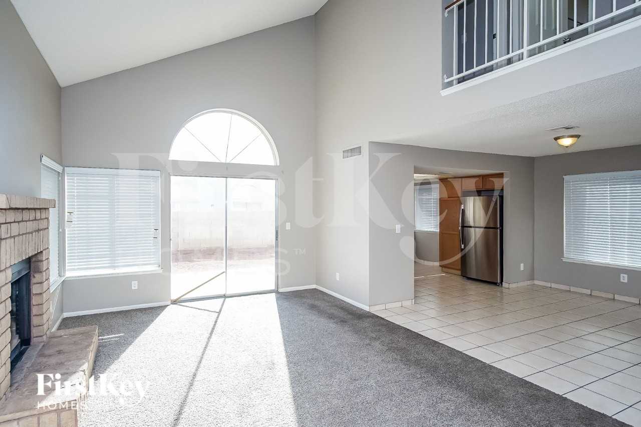 7118 Shadow Crest Dr - Photo 3 of 16