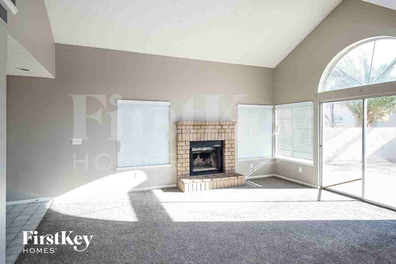 7118 Shadow Crest Dr - Photo 4 of 16