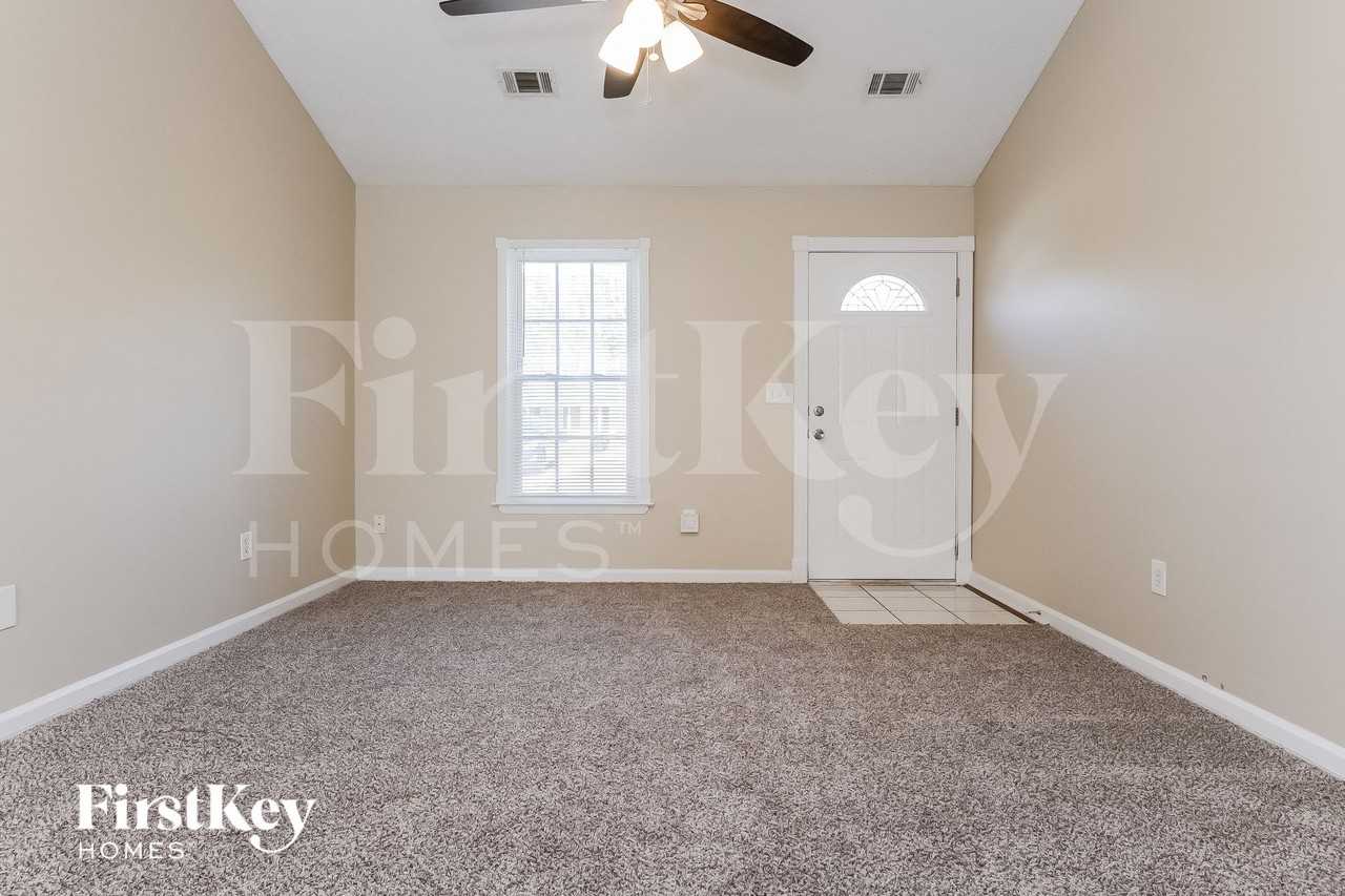 705 Mills Dr - Photo 3 of 15