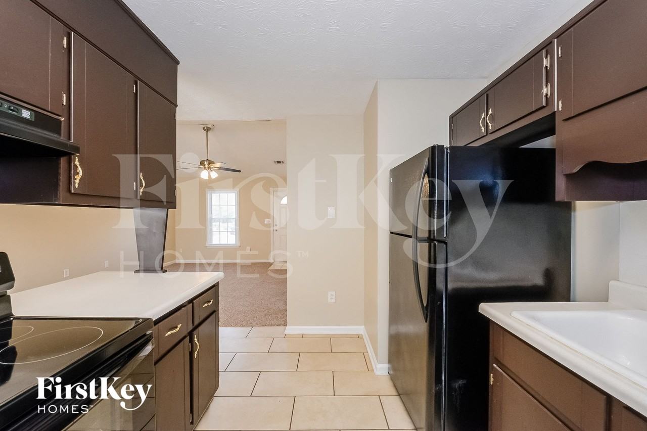 705 Mills Dr - Photo 6 of 15