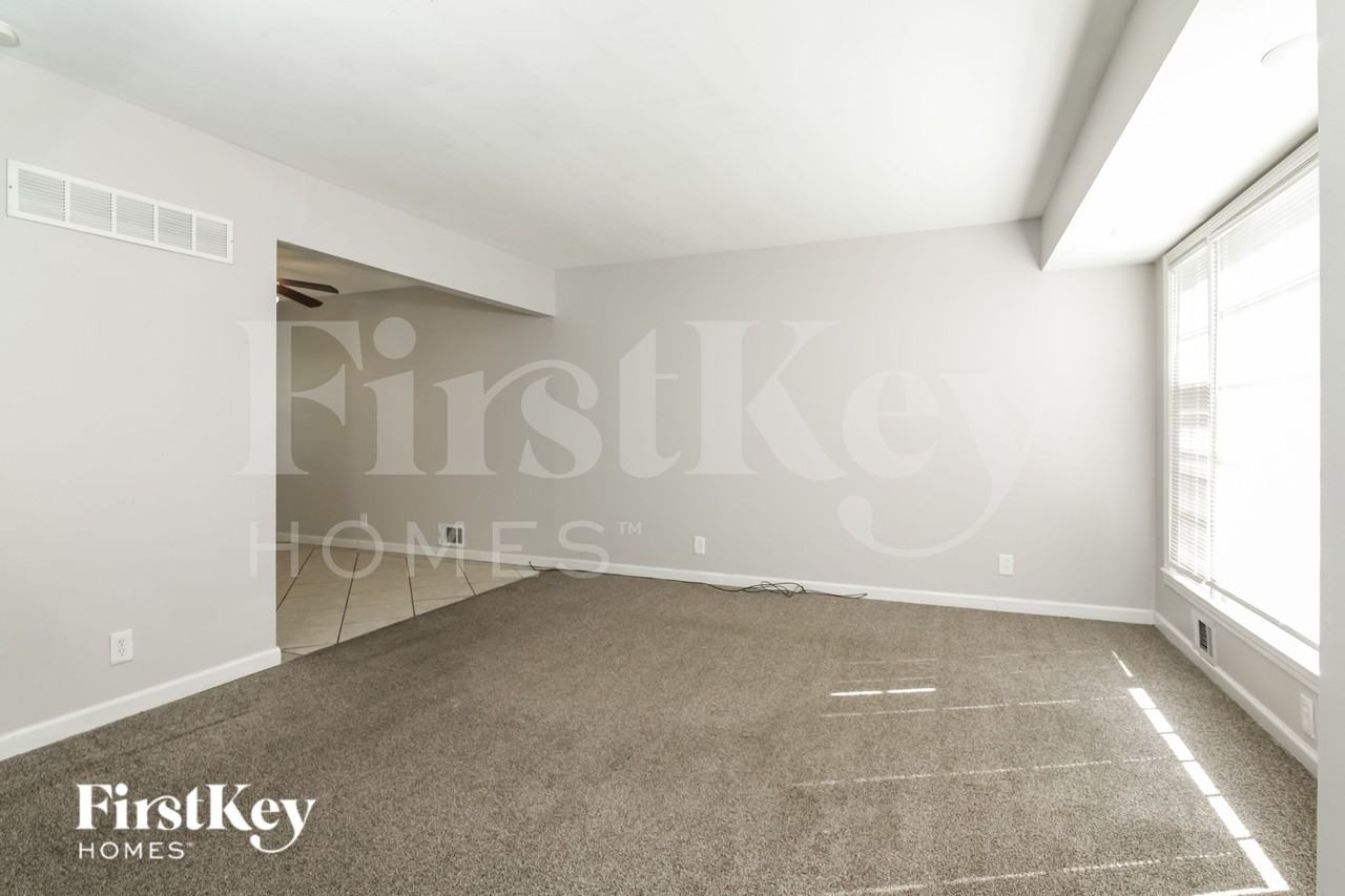 6312 E 102nd St - Photo 3 of 18