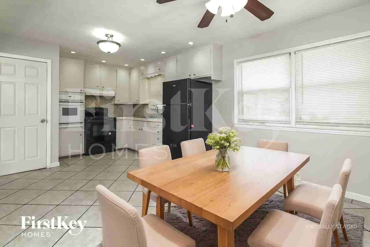 6312 E 102nd St - Photo 7 of 18