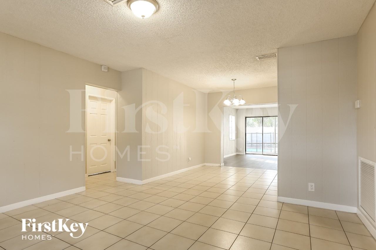 6100 Harding St - Photo 3 of 18