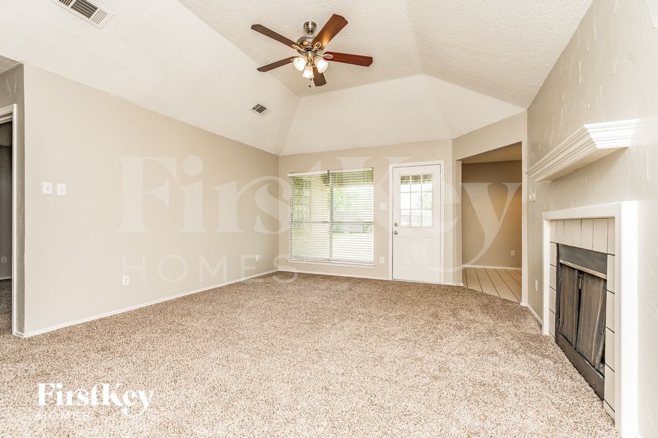 606 Plainview Dr - Photo 3 of 17