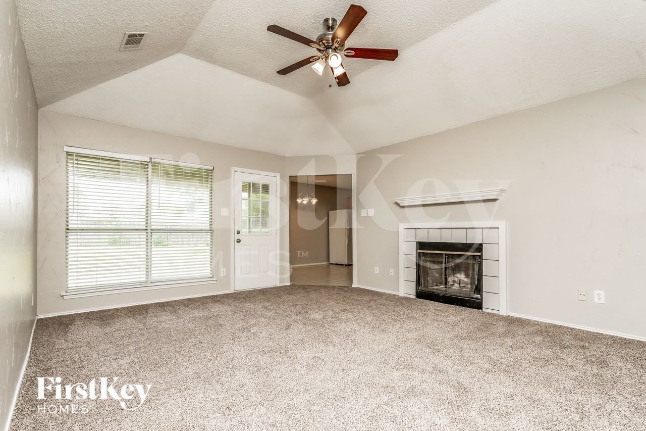 606 Plainview Dr - Photo 4 of 17