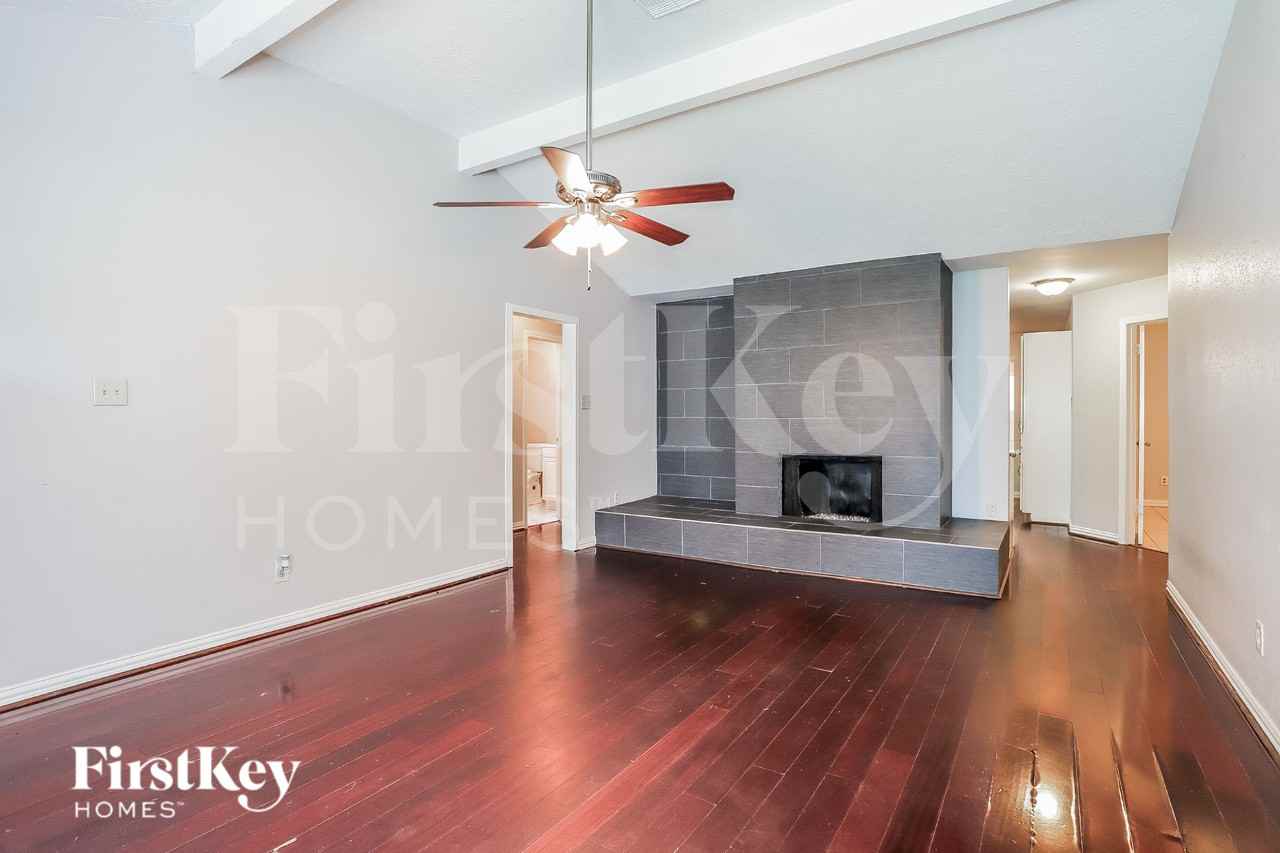 5903 High Meadow St - Photo 3 of 18