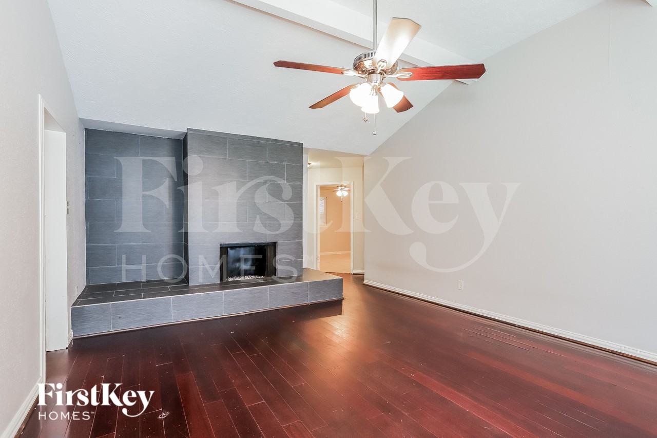 5903 High Meadow St - Photo 5 of 18