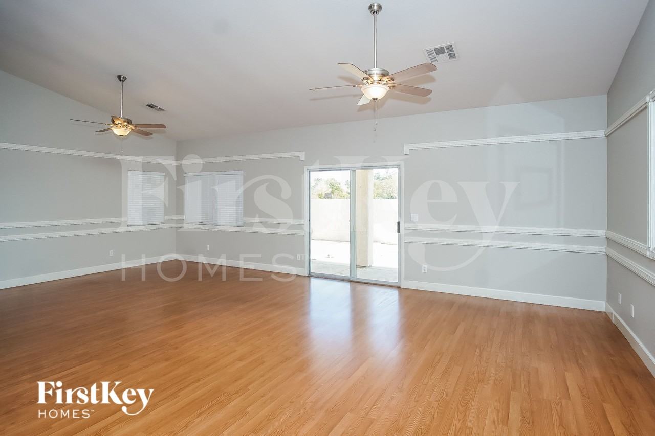 5900 Kane Holly St - Photo 3 of 18