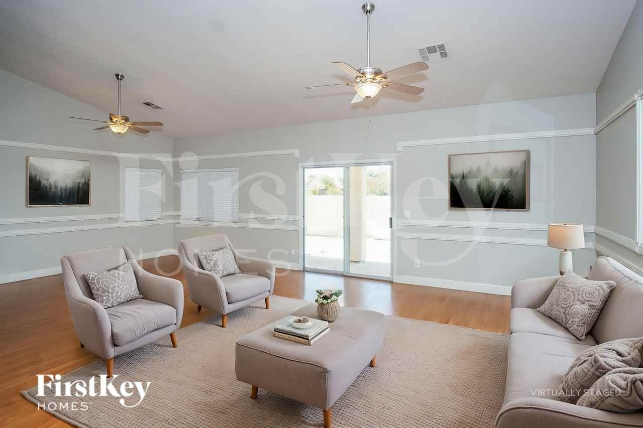 5900 Kane Holly St - Photo 4 of 18