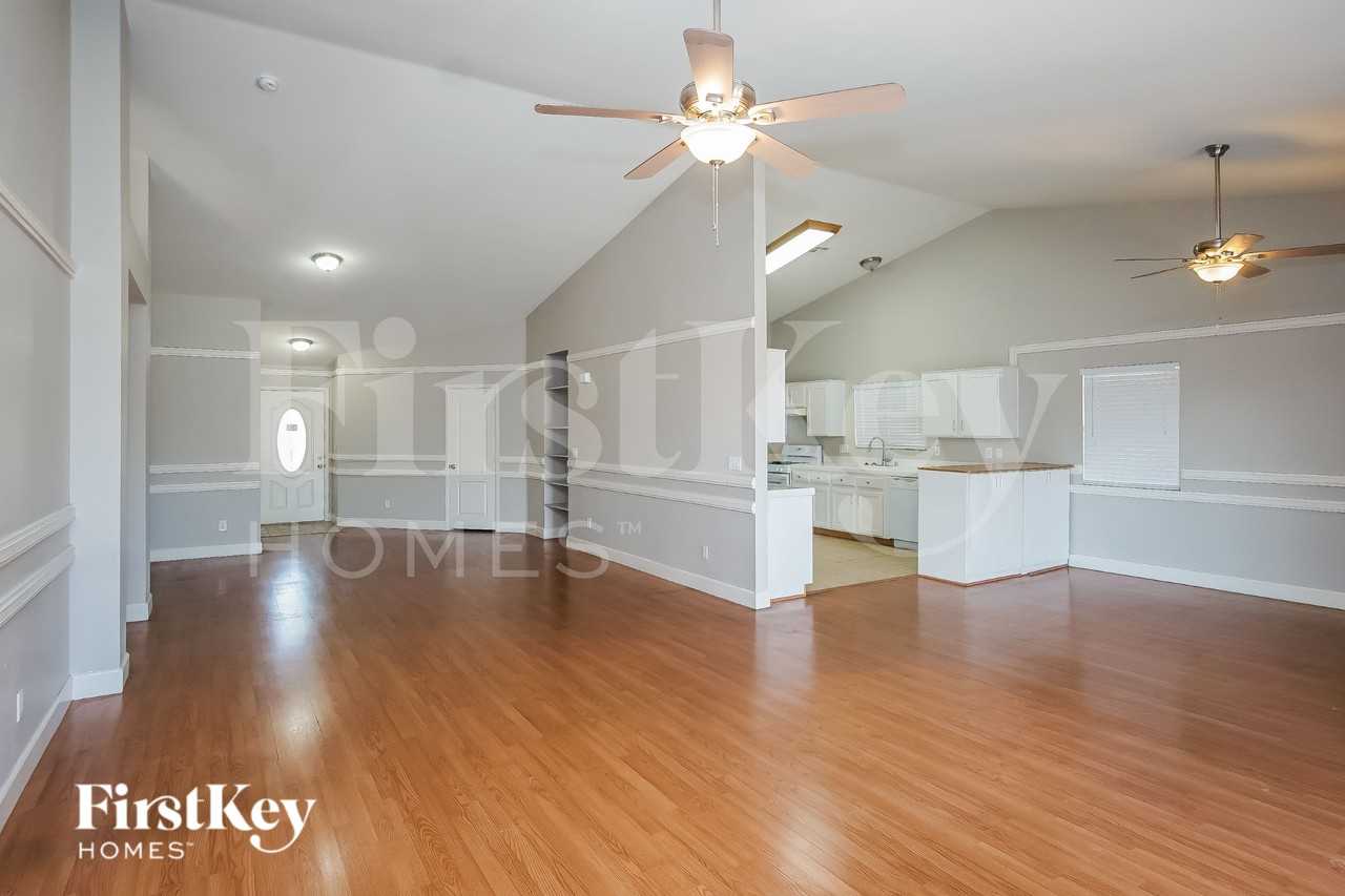 5900 Kane Holly St - Photo 5 of 18