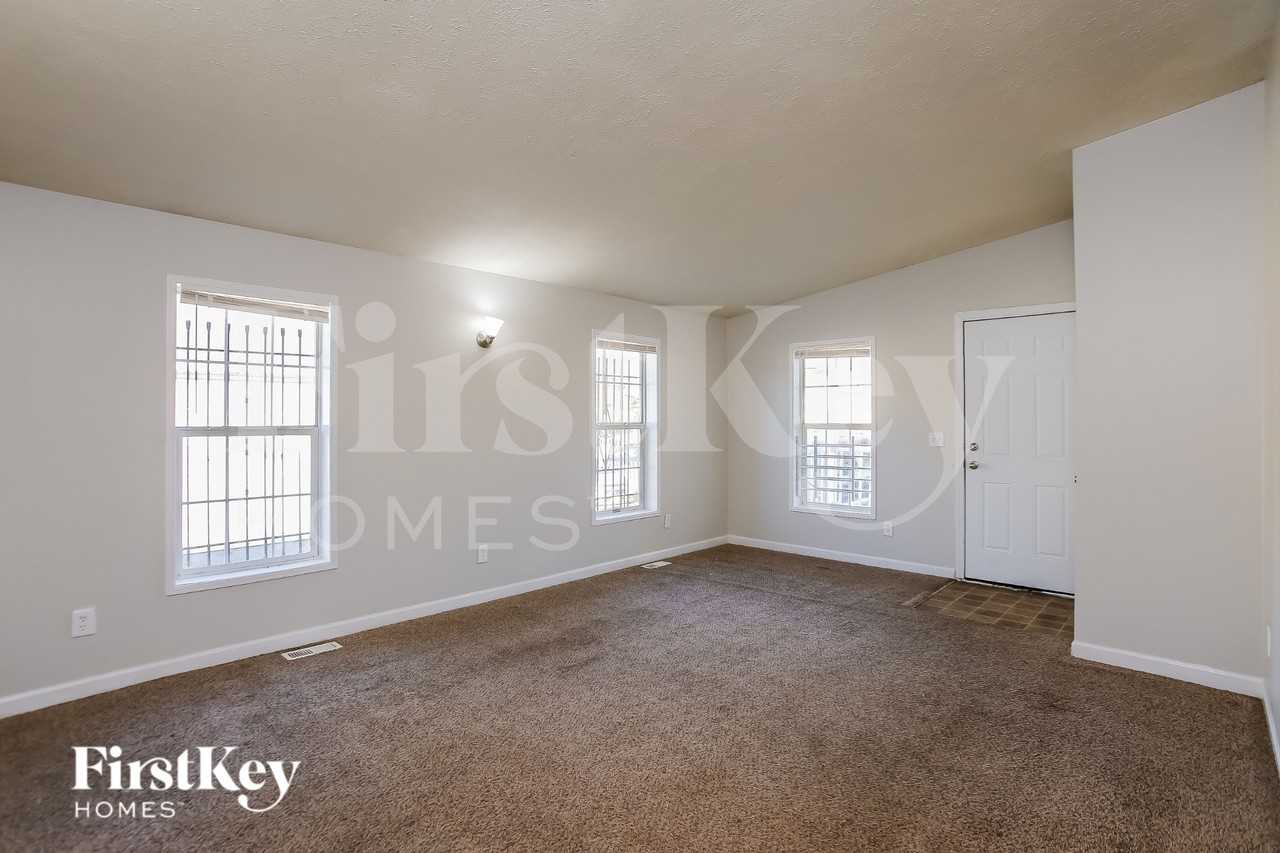 5650 Askew Ave - Photo 5 of 18