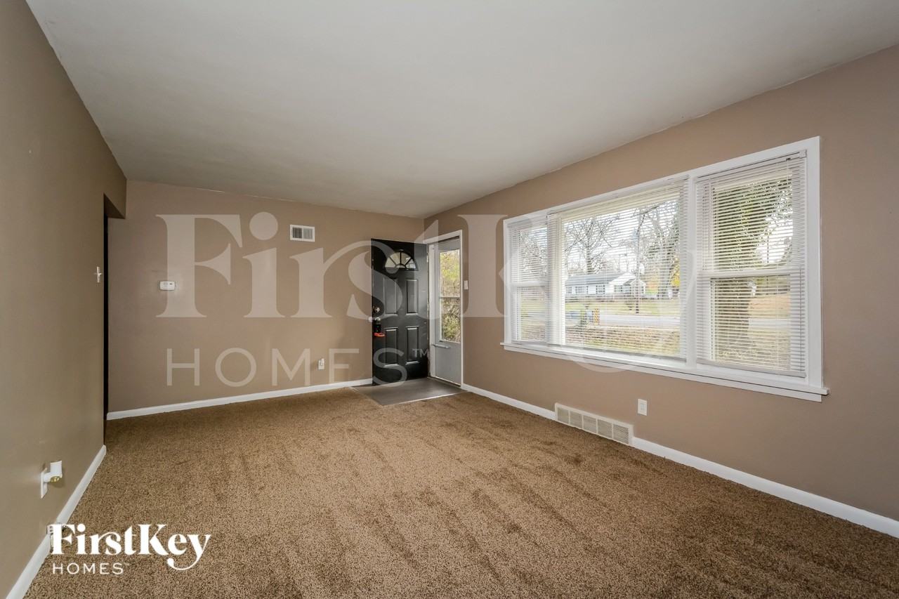 5415 Parker Rd - Photo 3 of 18