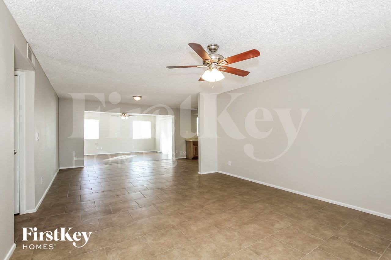 5031 W Windrose Dr - Photo 3 of 19