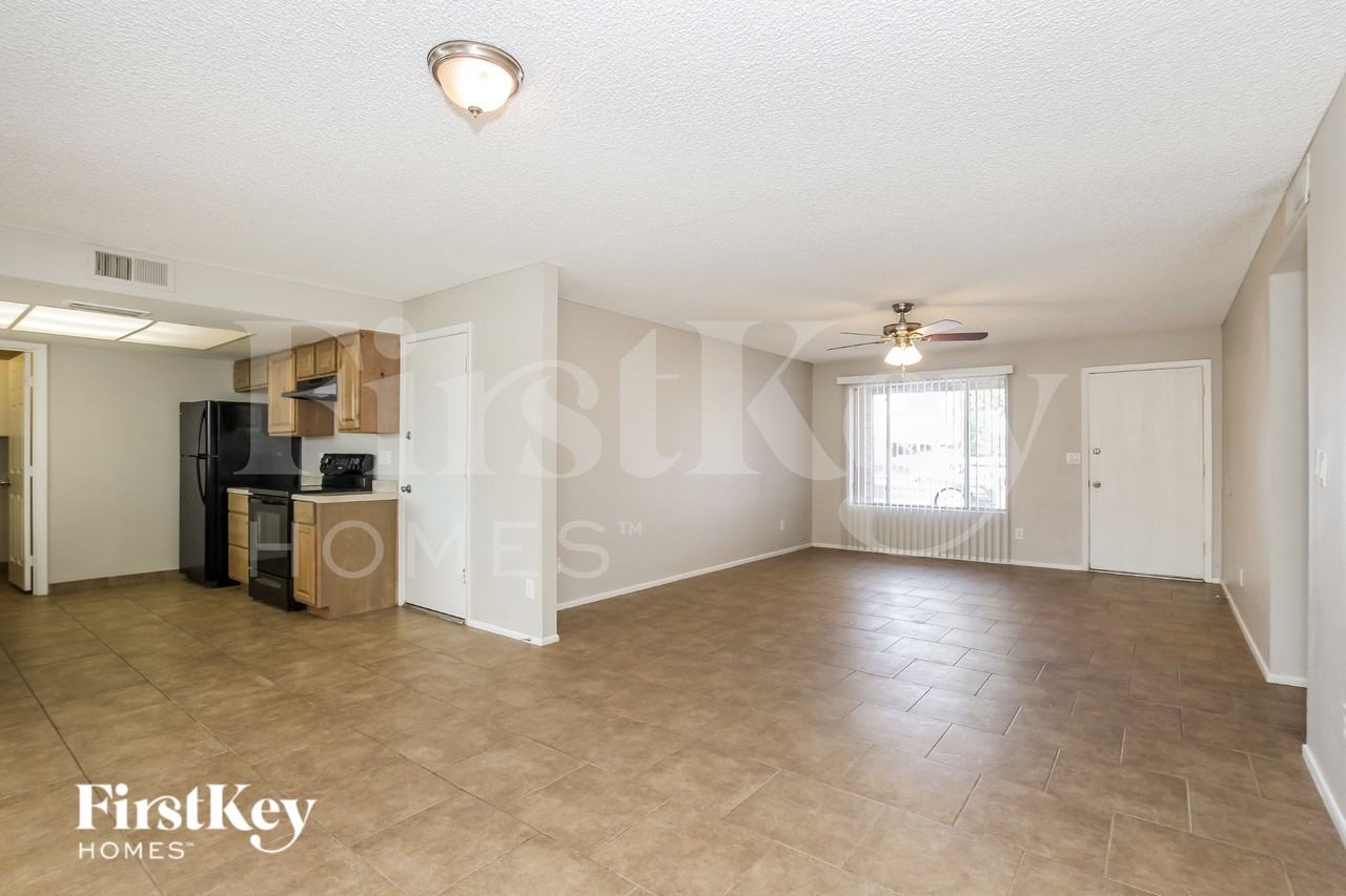 5031 W Windrose Dr - Photo 5 of 19