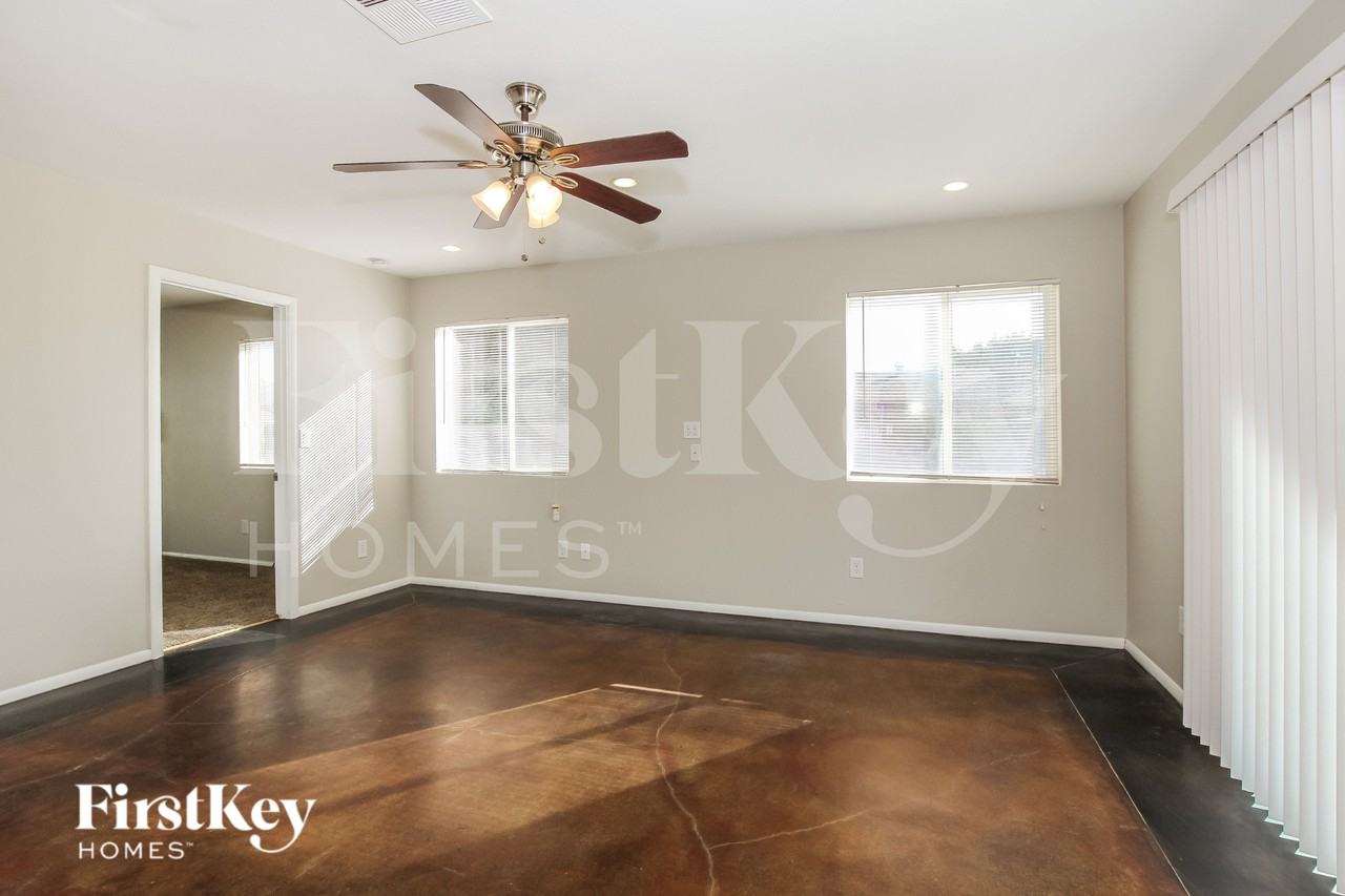5031 W Windrose Dr - Photo 6 of 19