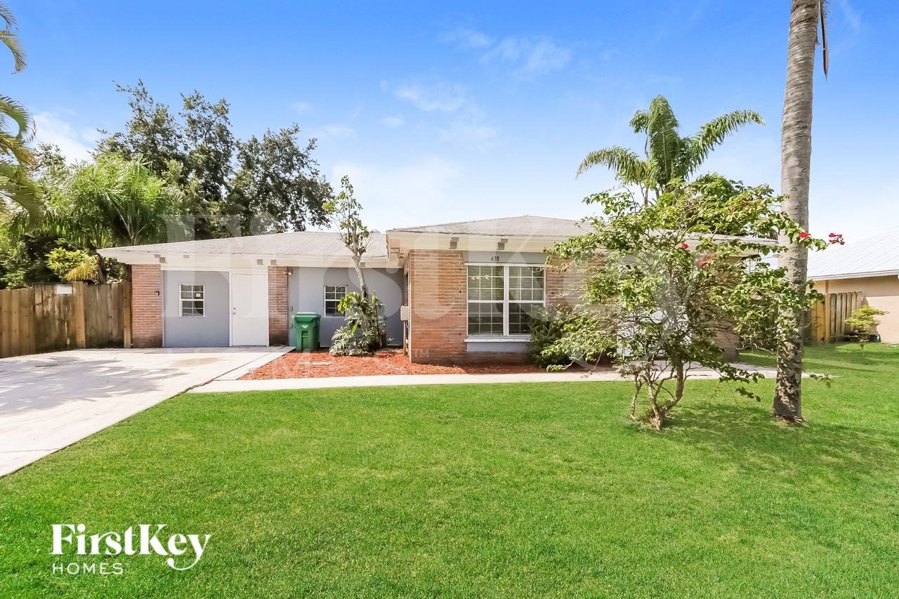 438 Se Streamlet Ave - Photo 2 of 18