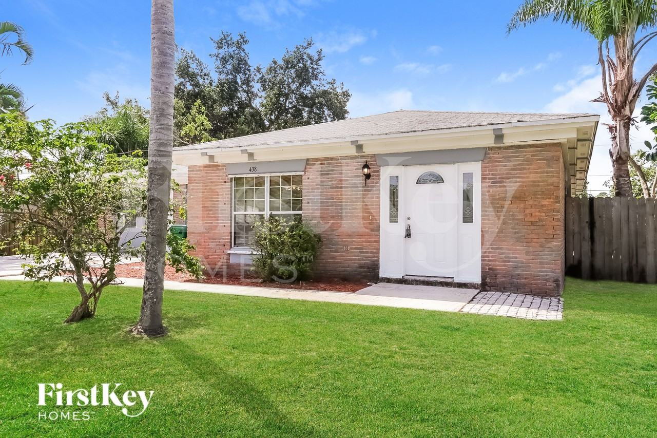 438 Se Streamlet Ave - Photo 3 of 18