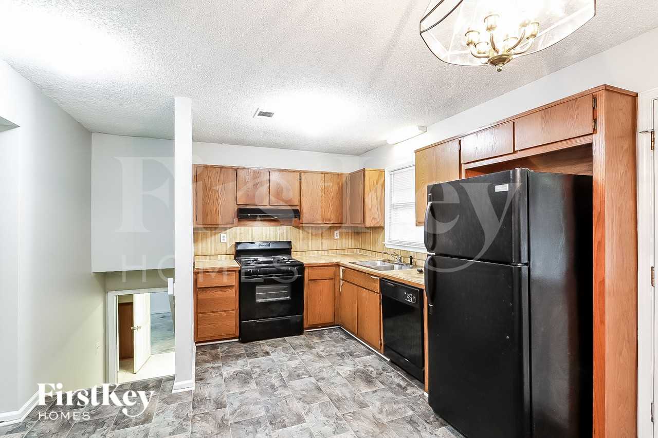 434 Ashwood Dr - Photo 5 of 18