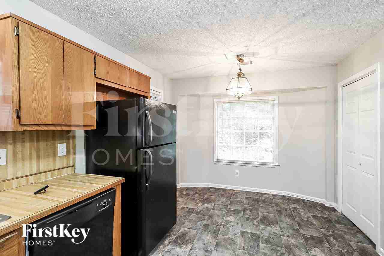 434 Ashwood Dr - Photo 6 of 18