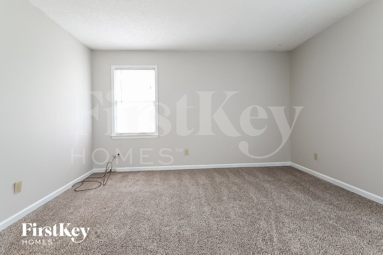 434 Ashwood Dr - Photo 7 of 18