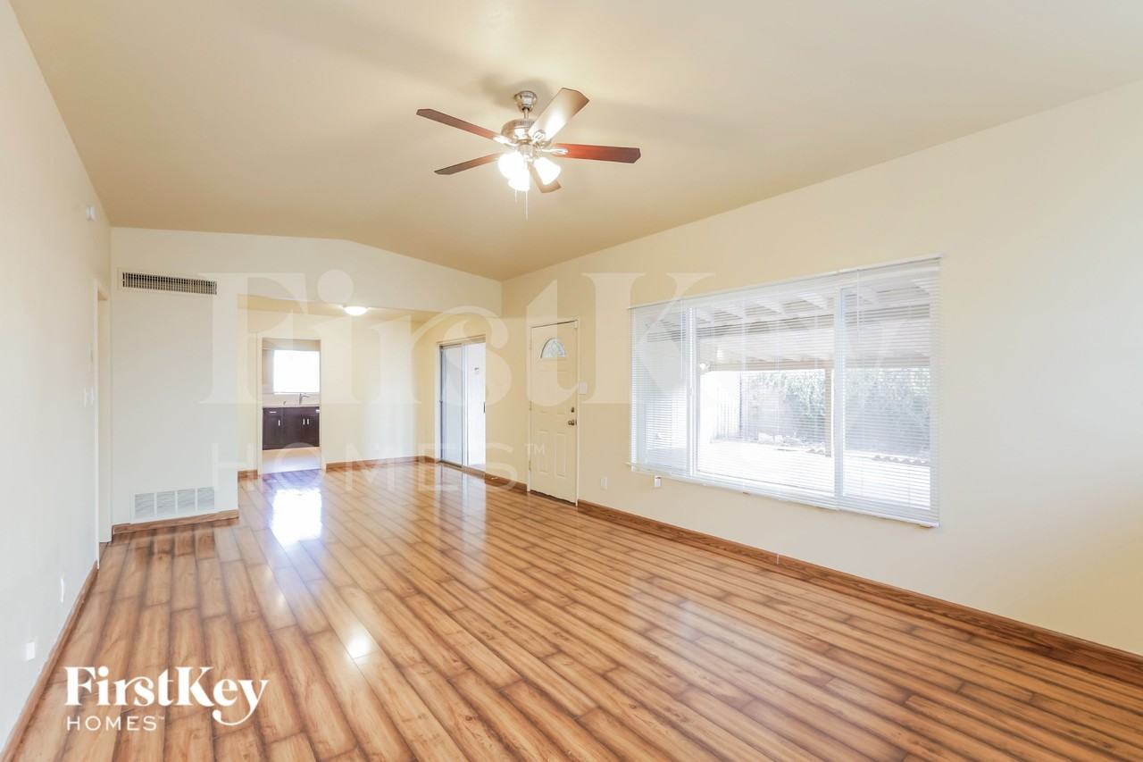 4144 E Almeria Rd - Photo 3 of 18