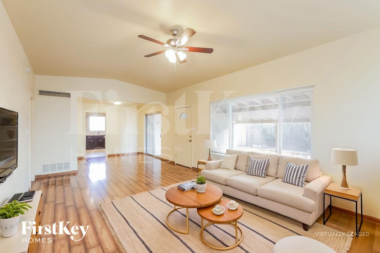 4144 E Almeria Rd - Photo 4 of 18