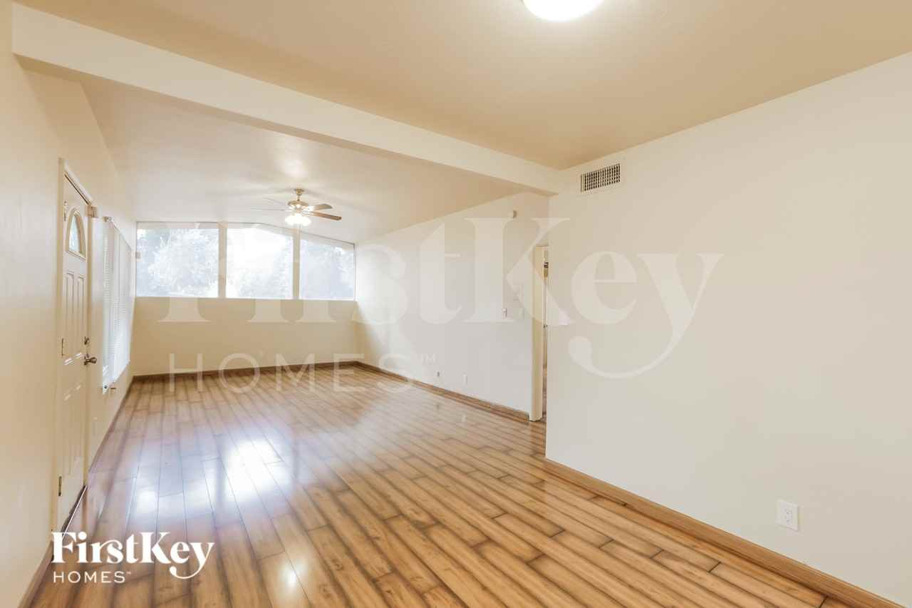 4144 E Almeria Rd - Photo 5 of 18