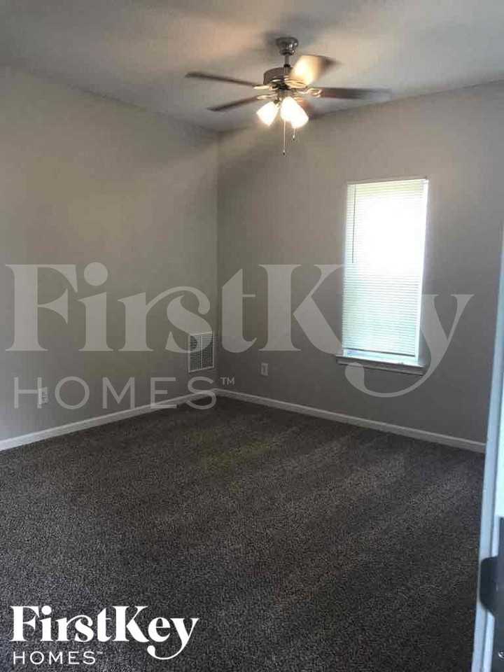 3606 Ginnis Dr Sw #8 - Photo 3 of 17