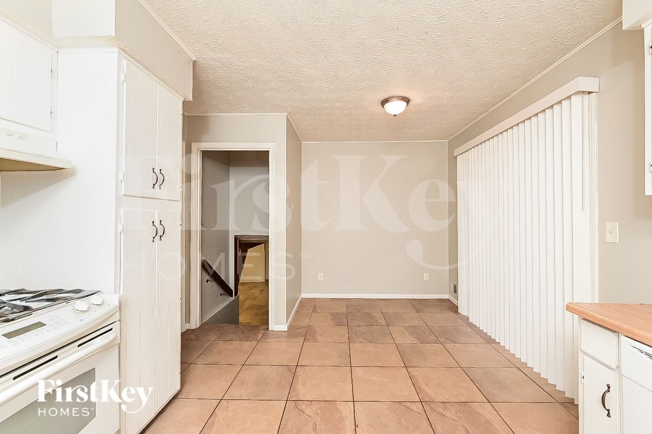 3327 Creekwood Dr - Photo 6 of 16